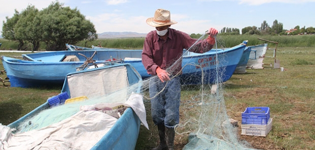 Beyşehir Gölü’nde balıkçılar yeni sezona hazırlanıyor
