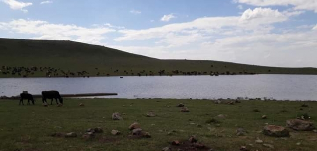 Konya’da Karacadağ’ın zirvesine gizlenen muhteşem göl