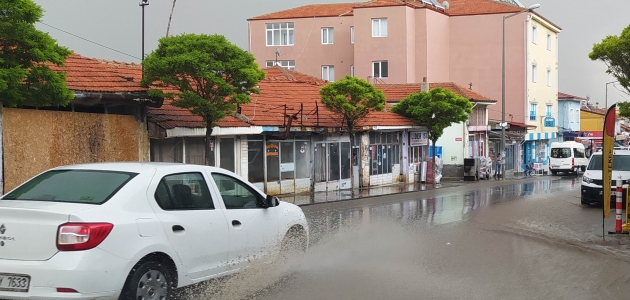 Yunak’ta yağmur yağışı etkili oldu