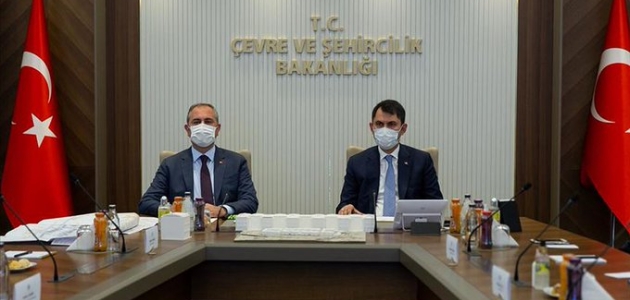 Bakan Kurum ve Bakan Gül, Ankara Yeni Adalet Sarayı Yapım Projesi için bir araya geldi