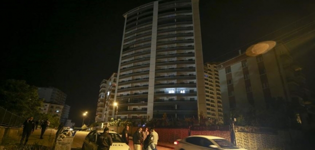 Başkentte zemininde çatlak oluşan 18 katlı bina boşaltıldı