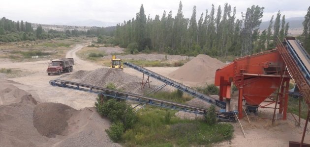 Seydişehir Belediyesinin kum ocağında 3 çeşit malzeme üretiliyor