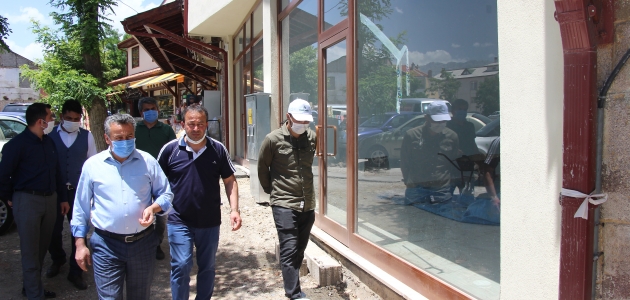 Başkan Tutal, Arasta çarşısında incelemelerde bulundu