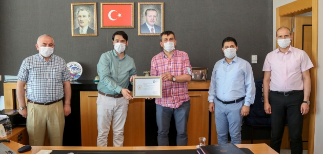 Bakan Kasapoğlu’ndan Meram Belediyespor’a teşekkür belgesi