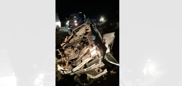 Van’da sığınmacıları taşıyan minibüs devrildi: 1 ölü, 41 yaralı