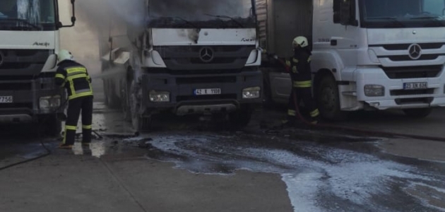 Konya’da park halindeki kamyonda çıkan yangında hasar meydana geldi