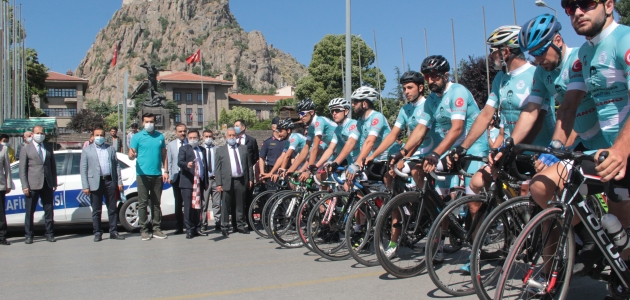 Ömer Halisdemir 4. Ulusal Bisiklet Turu’na katılanlar Afyonkarahisar’dan uğurlandı