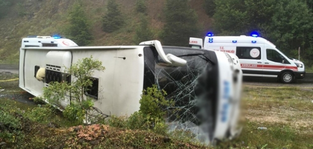Kastamonu’da yolcu otobüsü devrildi: 13 yaralı