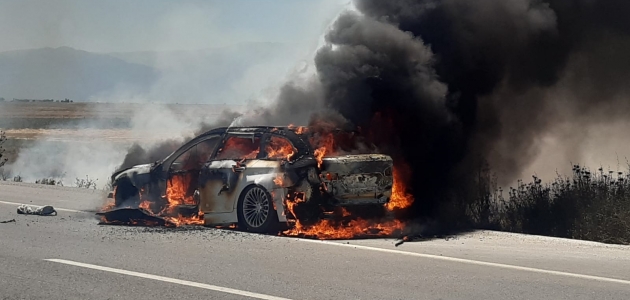 Akşehir’de bir otomobil seyir halindeyken yandı