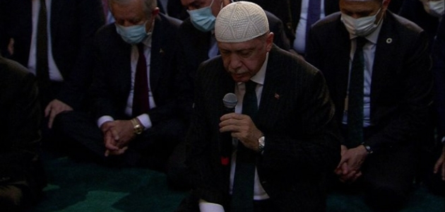 Cumhurbaşkanı Erdoğan, Ayasofya-i Kebir Cami-i Şerifi’nde Kur’an-ı Kerim okudu