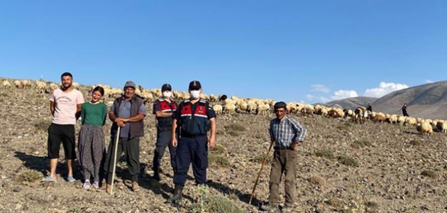 Konya’da kaybolan koyun sürüsünü jandarma droneyle buldu