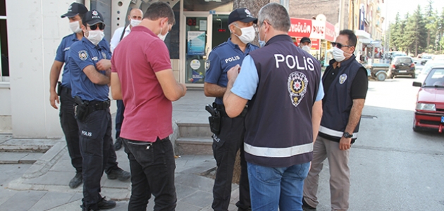 Maske takmayan 23 kişiye 20 bin 700 lira ceza