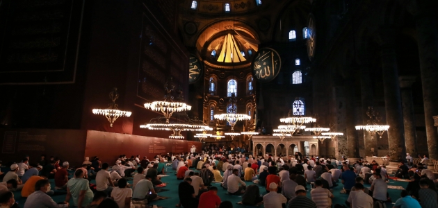 Ayasofya Camii’nde 86 yıl sonra ilk bayram namazı