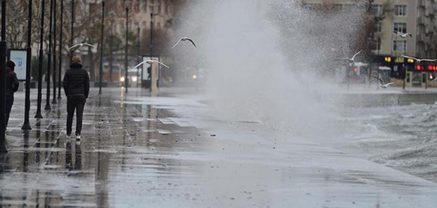 Yunanistan’da şiddetli yağış 2 can aldı
