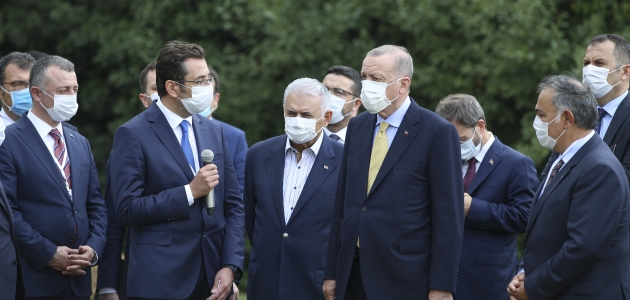 Cumhurbaşkanı Erdoğan ilk elektrikli ekskavatörü denedi