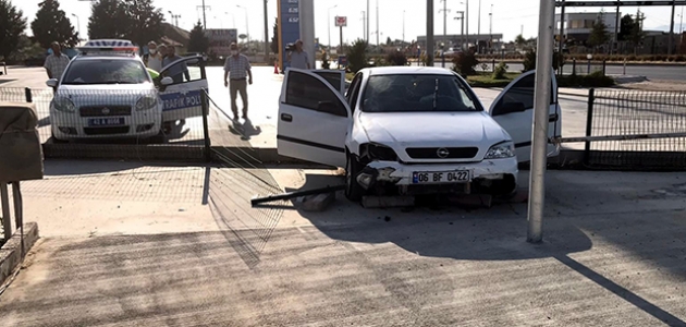 Konya’da otomobil akaryakıt istasyonuna girdi: 3 yaralı