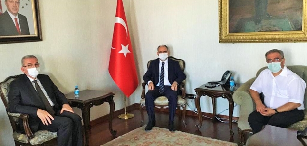 Dr. Eyüp Çetin Vali Vahdettin Özkan’ı ziyaret etti