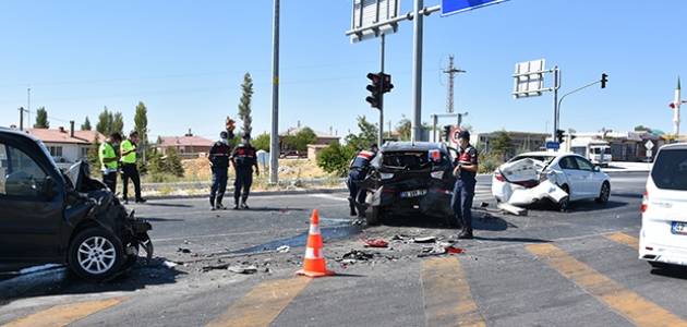 Aksaray-Konya yolunda zincirleme kaza: 3 yaralı