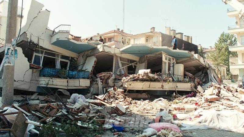 Asrın felaketinin üzerinden tam 21 yıl geçti