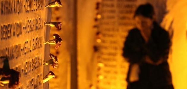 Marmara depreminde yaşamını yitirenler törenle anıldı