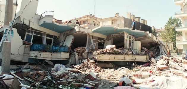 Asrın felaketinin üzerinden tam 21 yıl geçti