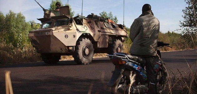 Askeri hareketliliğin yaşandığı Mali’de Meclis Başkanı ile Ekonomi ve Finans Bakanı alıkonuldu