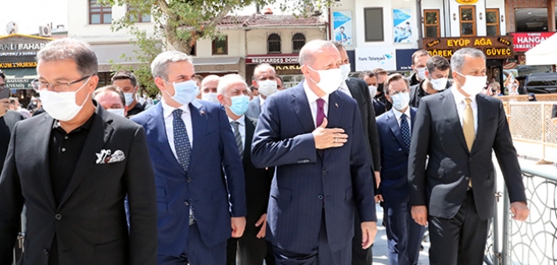 Cumhurbaşkanı Erdoğan cuma namazını Eyüp Sultan Camisi’nde kıldı