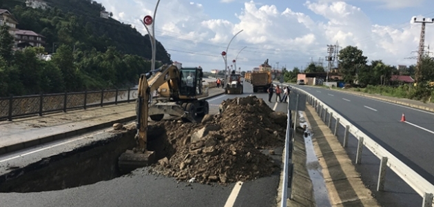 Rize’de şiddetli yağış: Rize-Güneysu yolunun bir kısmı çöktü