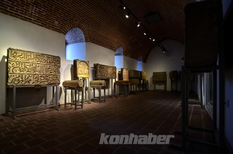 Görenleri tarihte yolculuğa çıkaran eser: İnce Minareli Medrese