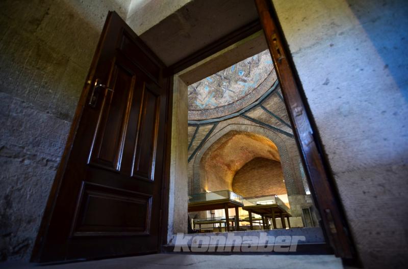 Görenleri tarihte yolculuğa çıkaran eser: İnce Minareli Medrese