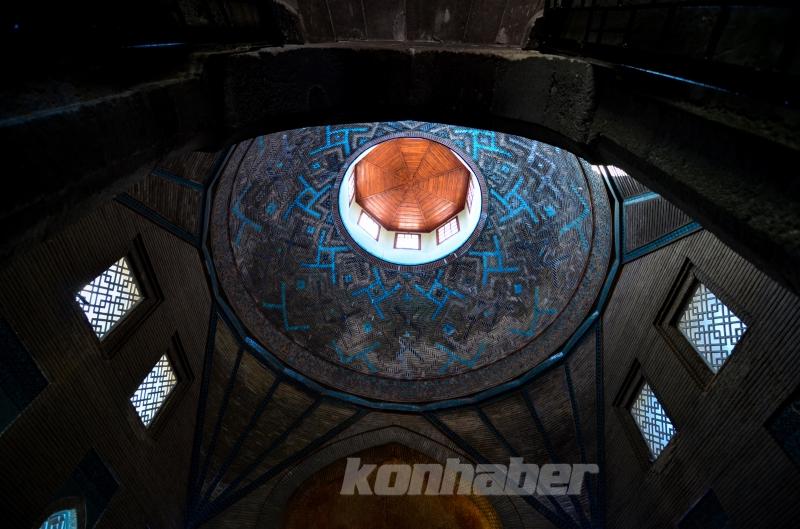 Görenleri tarihte yolculuğa çıkaran eser: İnce Minareli Medrese