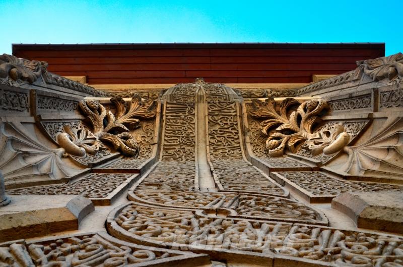 Görenleri tarihte yolculuğa çıkaran eser: İnce Minareli Medrese