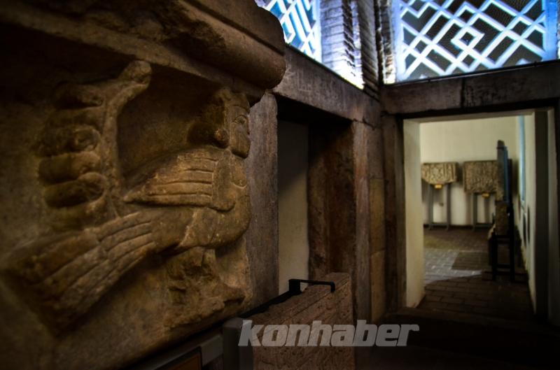 Görenleri tarihte yolculuğa çıkaran eser: İnce Minareli Medrese