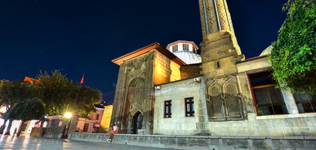 Konya’da yıllara meydan okuyan eser: İnce Minareli Medrese