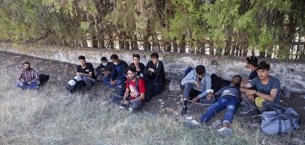 Edirne’de sınırda 11 sığınmacı yakalandı