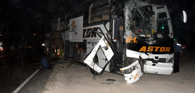 Aksaray’da yolcu otobüsü ile kamyon çarpıştı: 4 yaralı