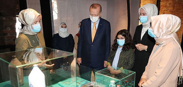 Cumhurbaşkanı Erdoğan ’Böyle Daha Güzelsin’ sergisini gezdi