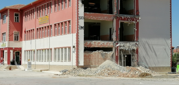 Konya’da okulun duvarı çöktü: 1 ölü