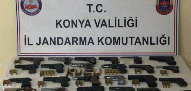 Konya’da 24 ruhsatsız tabanca ele geçirildi, 2 şüpheli gözaltına alındı