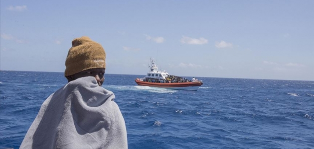 Düzensiz göçmenleri taşıyan lastik bot battı: 24 ölü