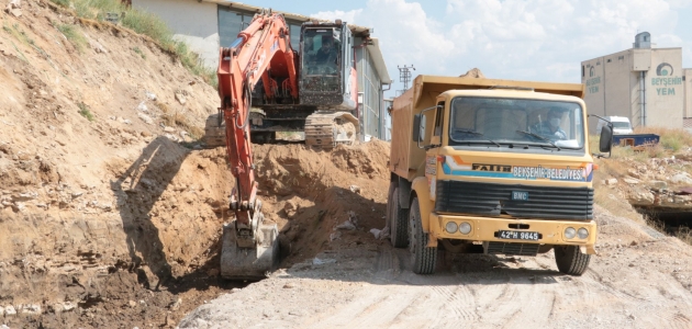 Beyşehir Belediyesi çevre düzenleme çalışmalarını sürdürüyor