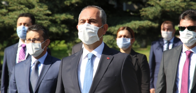 Adalet Bakanı Gül: Kimsenin mahkemeleri etkilemeye yetkisi yoktur