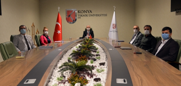 KTÜN Rektör Prof. Dr. Özçelik, merkez müdürleriyle istişare toplantısı gerçekleştirdi