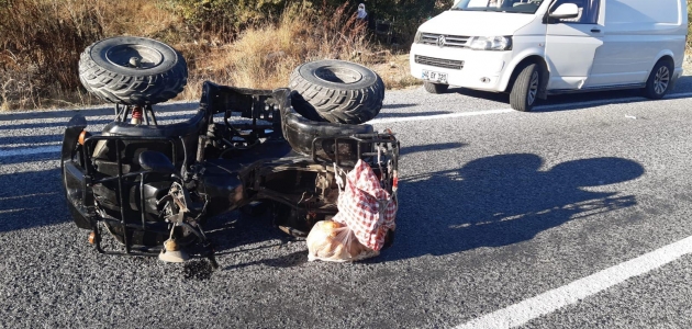 ATV motosiklet park halindeki minibüse çarptı: 1 yaralı