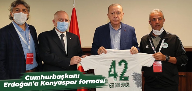 Cumhurbaşkanı Recep Tayyip Erdoğan’a Konyaspor forması