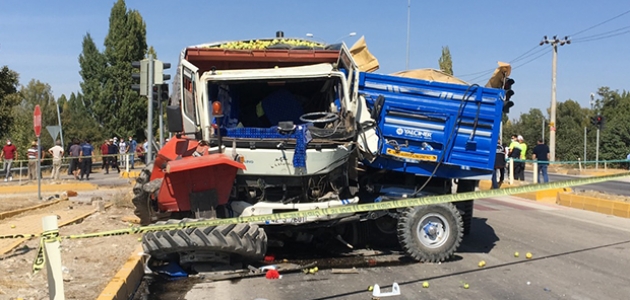 Konya’da traktör ile kamyon çarpıştı: 1 ölü