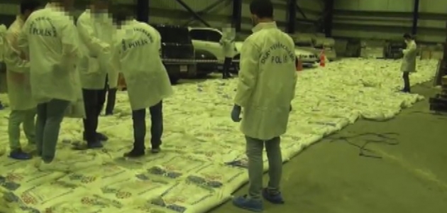 Kolombiya’dan gelen gemide 228 kilo kokain