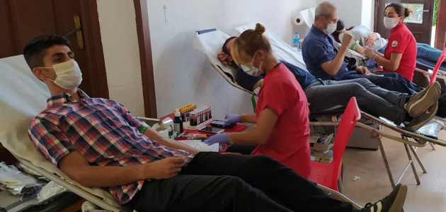 ​Beyşehir’de din görevlileri kan bağışında bulundu