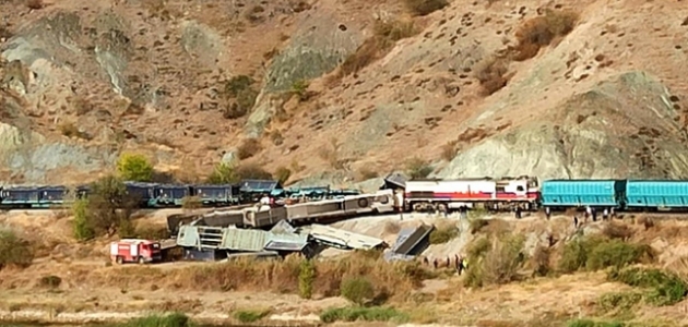 Ankara’da yük trenleri çarpıştı: 2 ölü