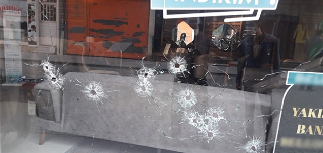 Mobilya mağazasına silahlı saldırı